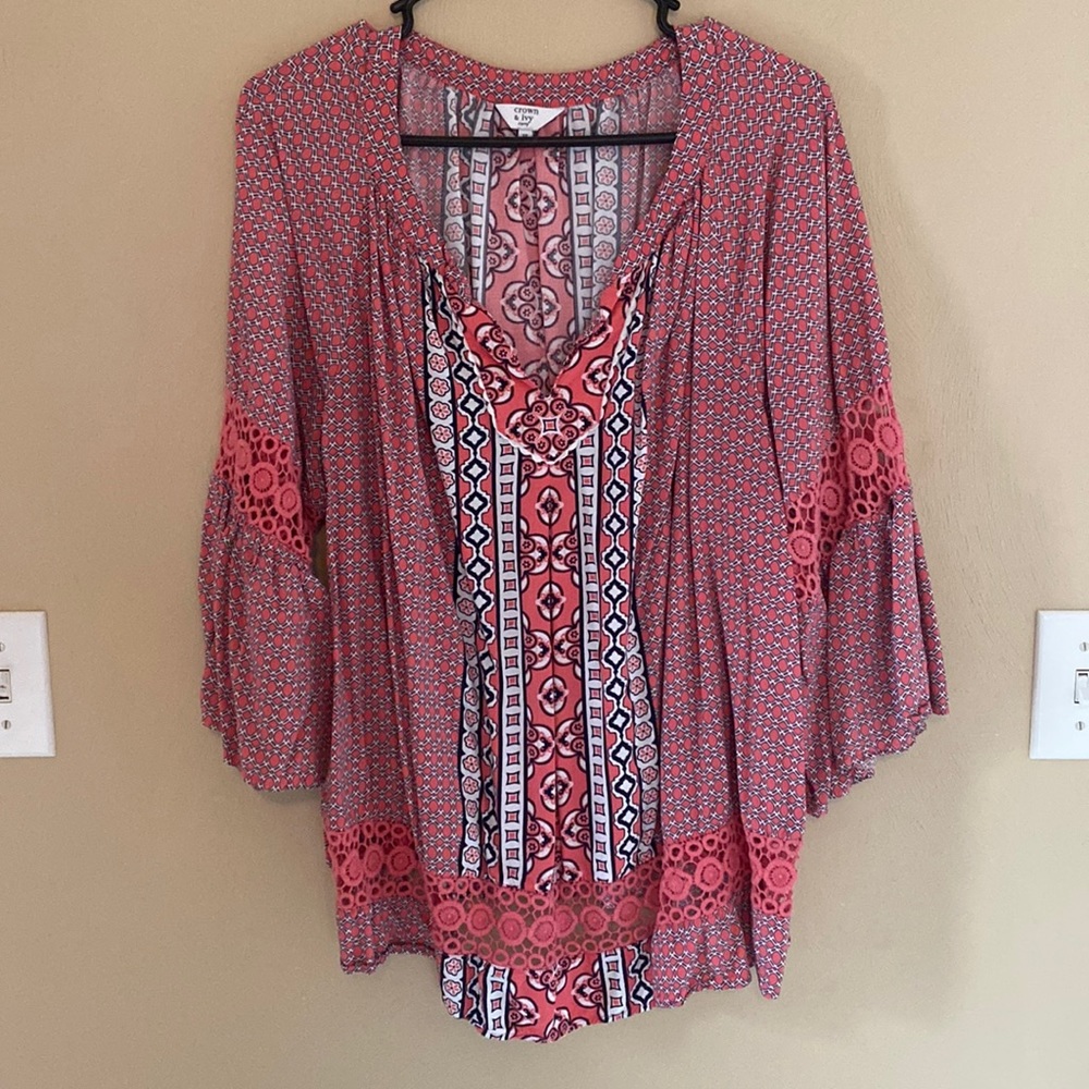 Crown & Ivy Top